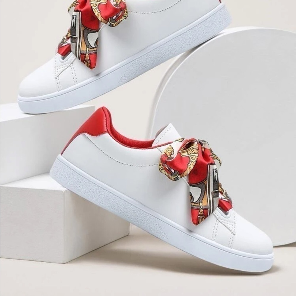 𝅺super Cute Skate shoe with Ribbon Laces